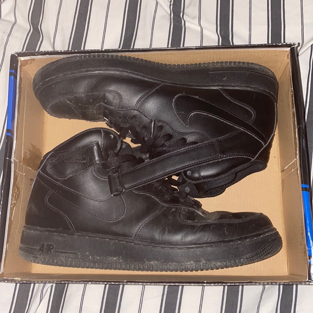 BLACK AIR FORCE 1 MID